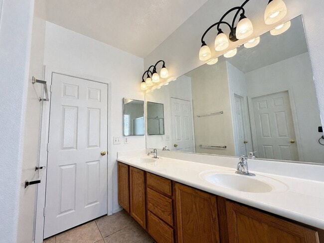 Building Photo - 10912 Golden Birch Pl