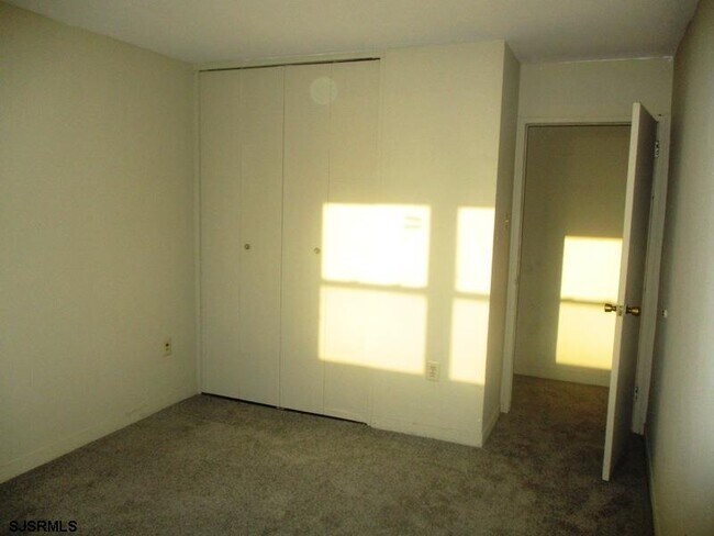 Building Photo - 3817 Ventnor Ave