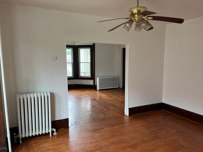Building Photo - 2 Bedroom Apartment