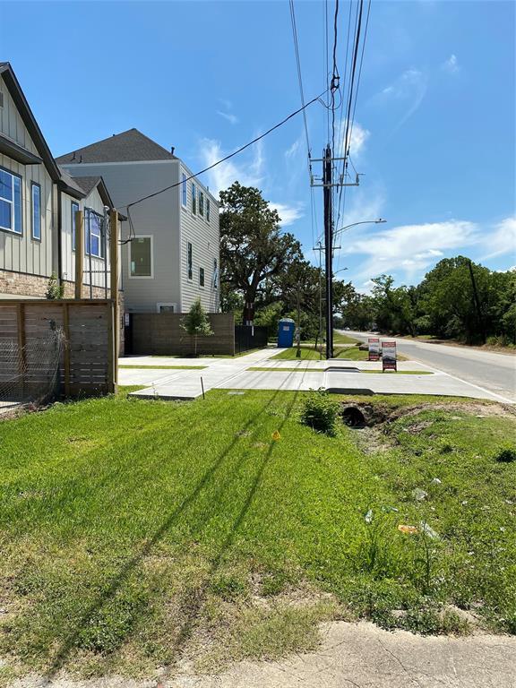 Building Photo - 2607 Live Oak St