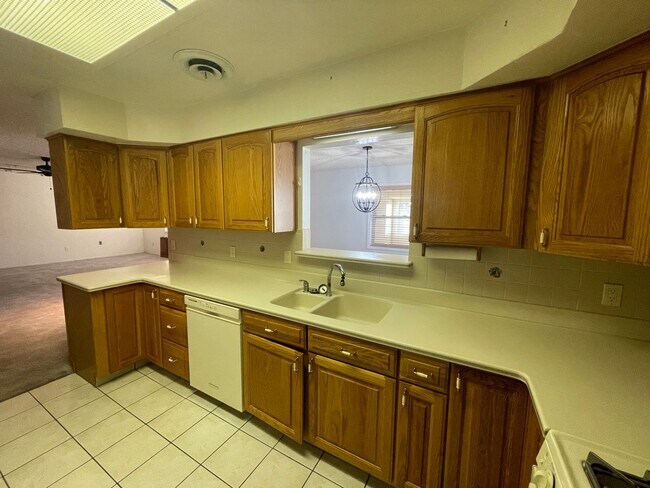 Building Photo - 4700 Citadel Dr
