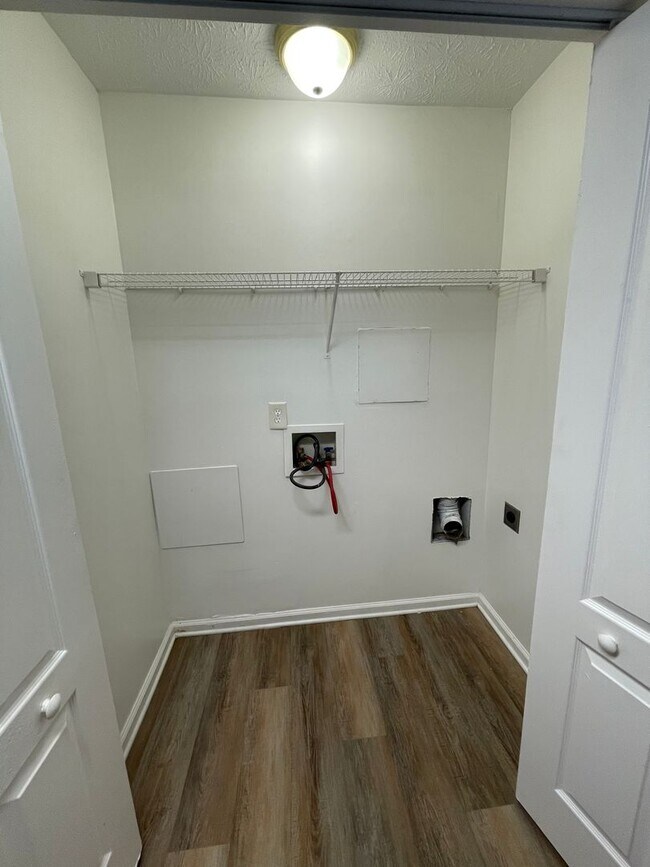 Building Photo - Spacious 4 Bedroom Townhome in Jackson with fenced backyard!