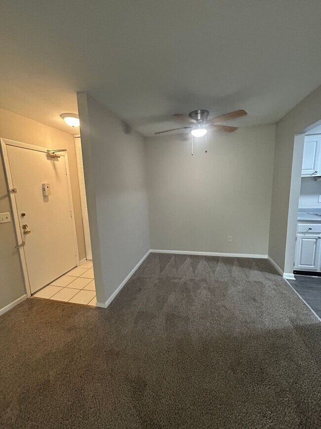 Building Photo - 320 Orchard Trace Ln