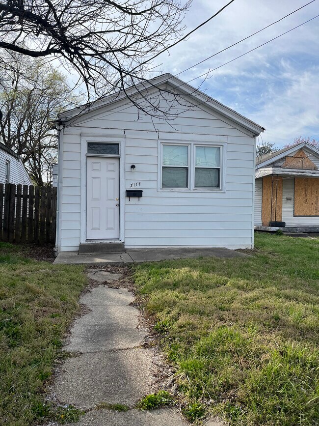 Street Entrance - 2113 7th Street Rd