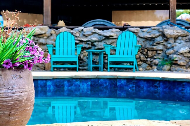 Building Photo - 299 Willow Springs Dr