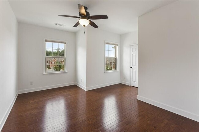 Building Photo - 2422 Norwood Dr SE