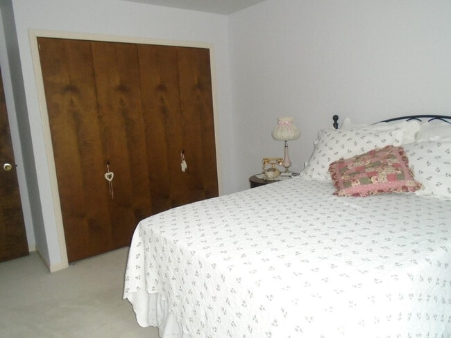 Building Photo - 2547 Meade Ct