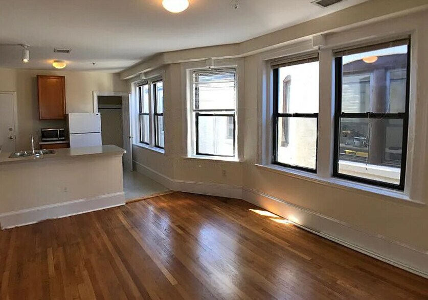 Building Photo - 881 Massachusetts Ave
