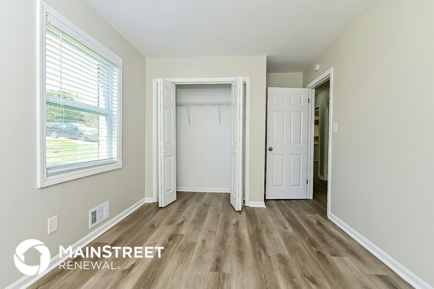 Building Photo - 2816 Knollview Dr