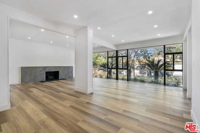 Building Photo - 130 Le Doux Rd