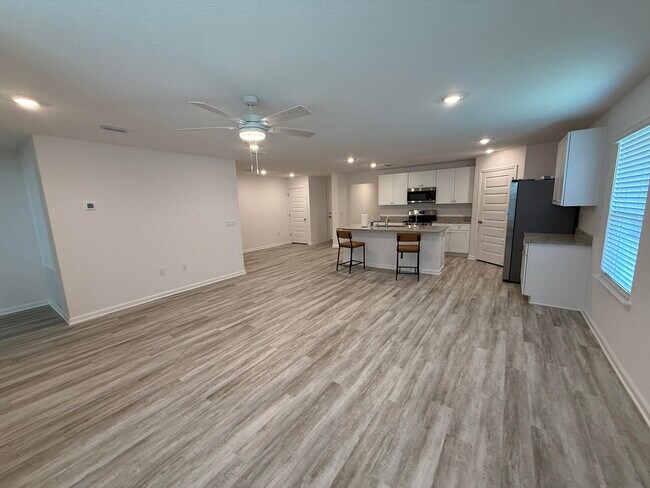 Building Photo - 225 Gray Owl Dr