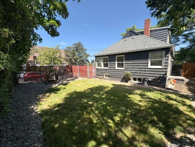 Building Photo - 5420 NE 13th Ave