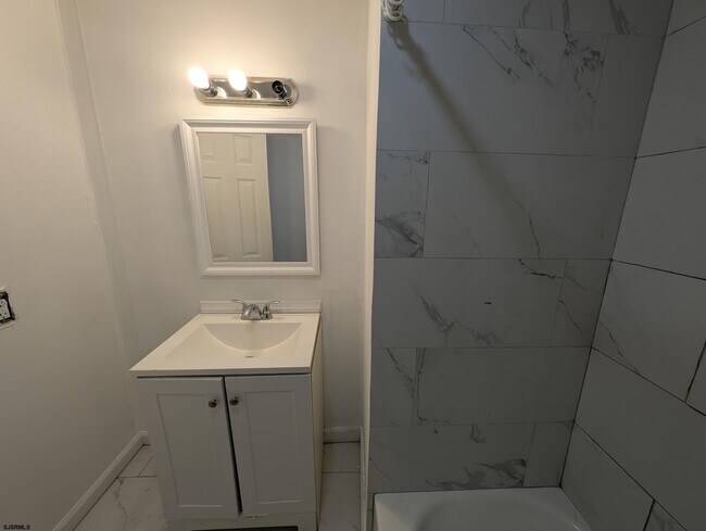 Building Photo - 20 S Bellevue Ave