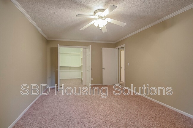 Building Photo - 2806 N Walrond Ave