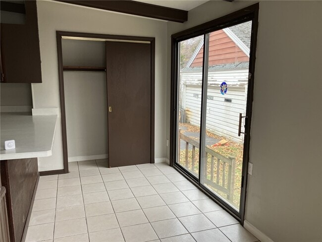 Building Photo - 104 Knickerbocker Ave