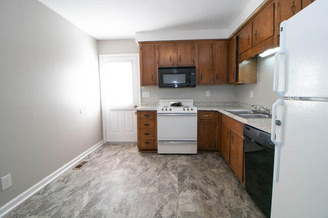 Building Photo - 1436 McCan Dr