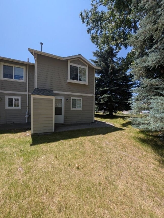 Building Photo - Charming Townhome with Garage in Quiet Missoula Neighborhood