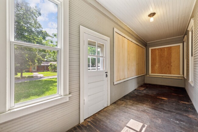 Building Photo - 303 Angel Ave SW