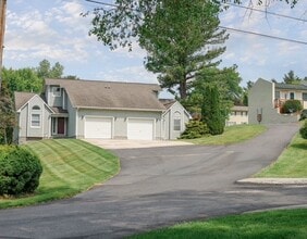 Building Photo - 3 bed, 2 bath condo COMING SOON