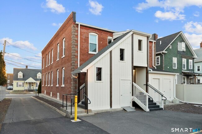 Building Photo - 18 Kelley St