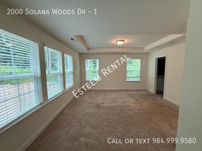Building Photo - 2000 Solana Wds Dr