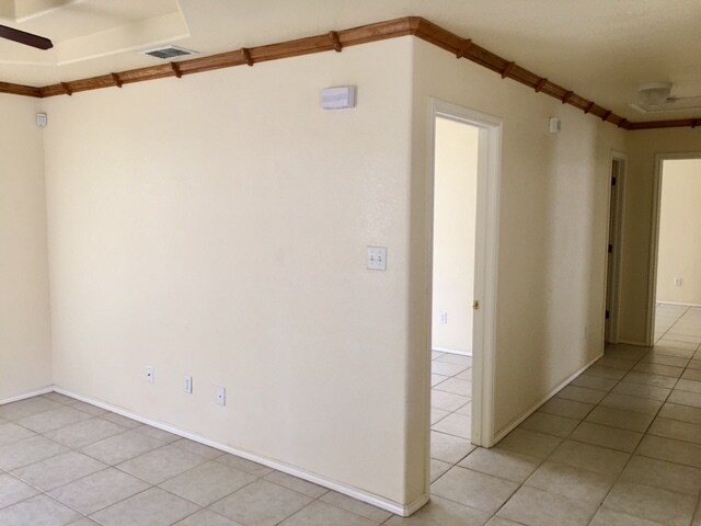 Building Photo - 717 W Bronze Dr