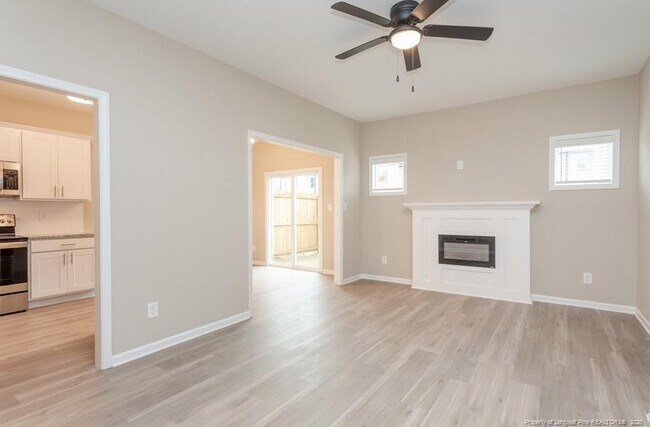 Building Photo - 928 Kingscote Dr