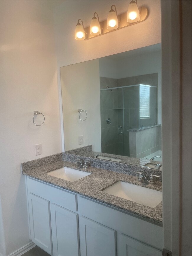 Building Photo - 8111 Royal Palm Ct