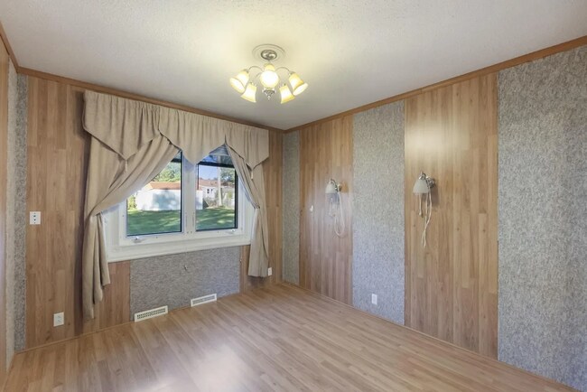 Building Photo - Beautiful 3-Bed 1.5-Bath House in Waterloo