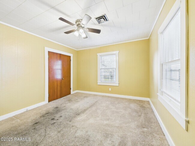 Building Photo - 413 Dorothy St