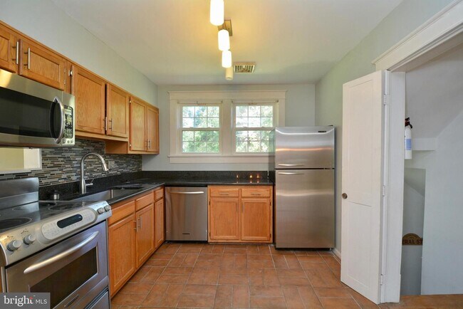 Building Photo - 8609 Oxon Hill Rd