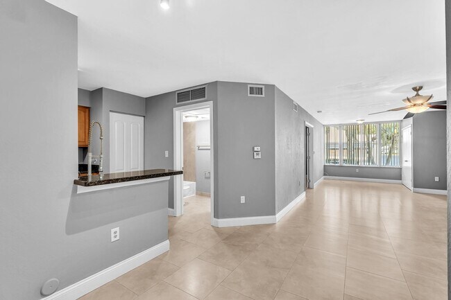 Building Photo - 2820 N Oakland Forest Dr