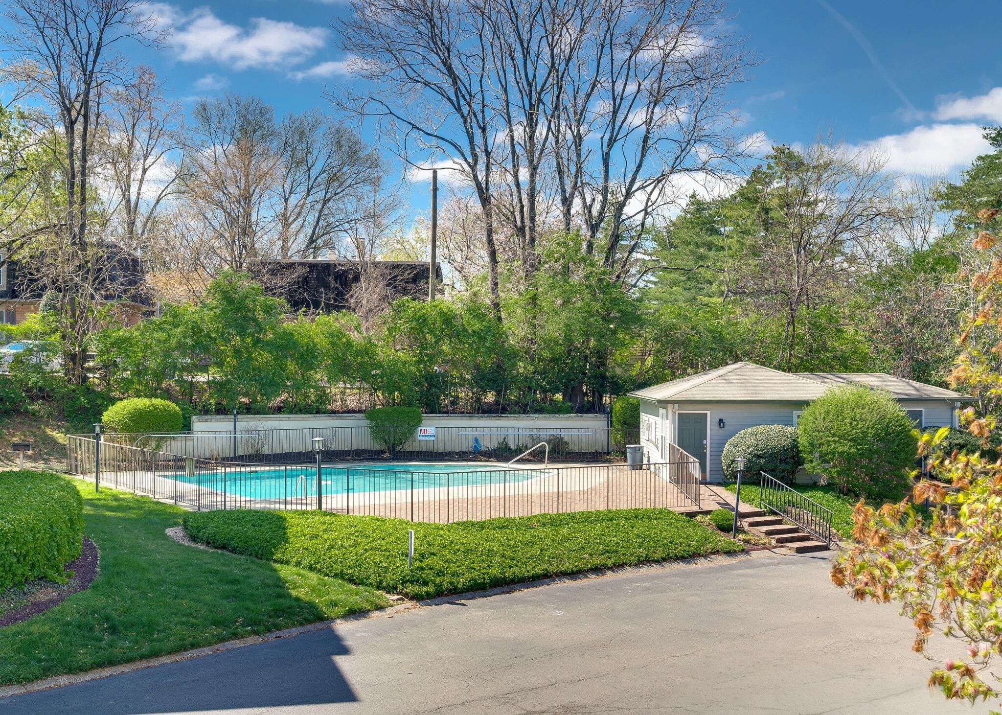 Building Photo - 265 Hillsboro Pl