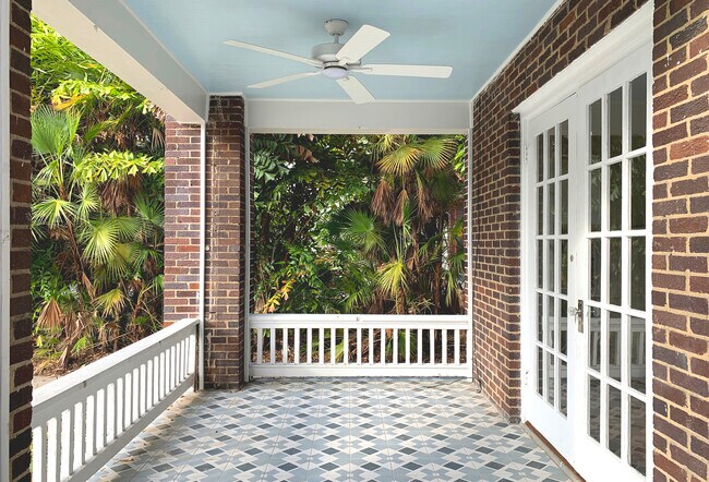 Building Photo - 2111 W Southview Ave