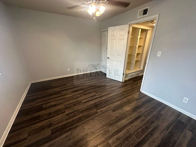 Building Photo - 6009 Barton Ave