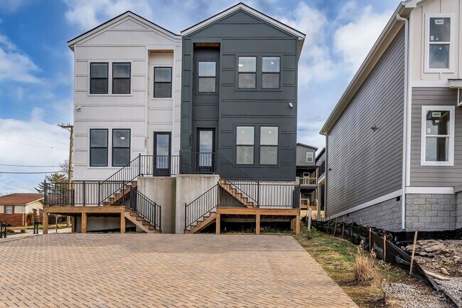Building Photo - Modern Living in West Nashville