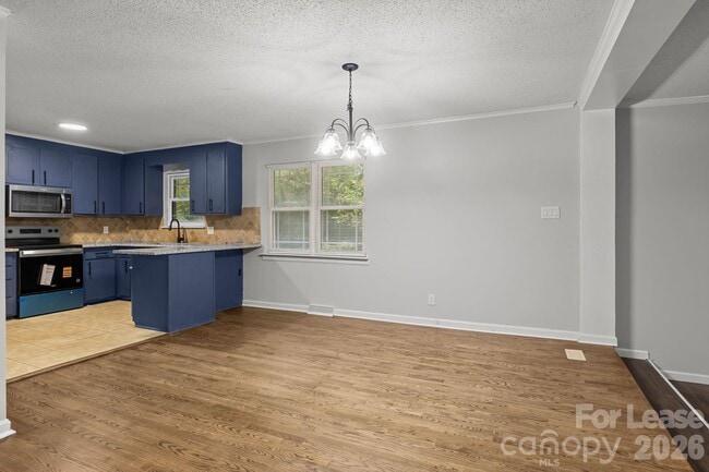 Building Photo - 5300 Hickory Ln