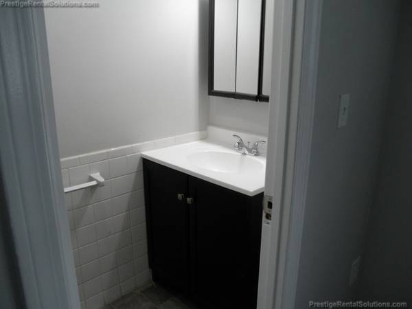 Building Photo - 36 Greentree Ln