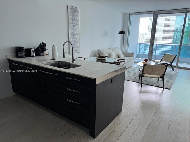 Building Photo - 200 Biscayne Blvd Way