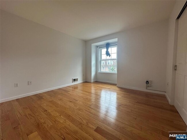 Building Photo - 38 Garden Pl