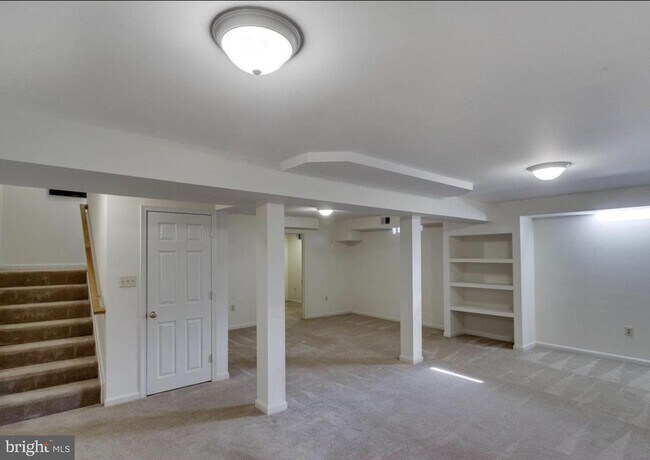 Building Photo - 5511 Village Center Dr