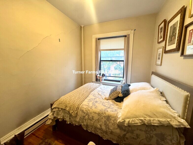 Building Photo - 614 Columbus Ave