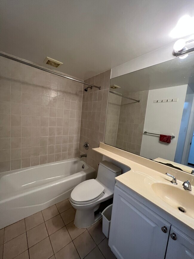 Building Photo - 3227 Riverdale Ave