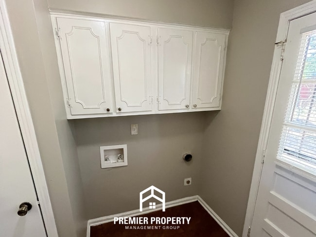 Building Photo - 5435 Whitworth Rd