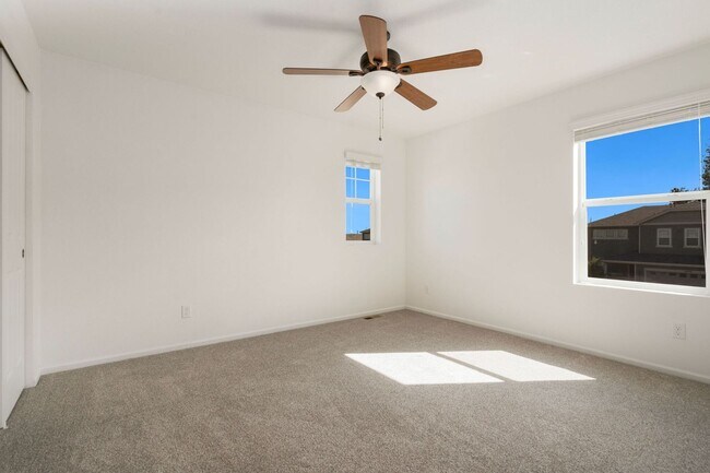 Building Photo - 4 Bedroom Home on Corner Lot in Quiet Jaco...