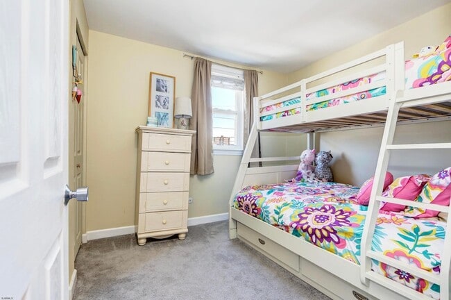 Building Photo - 9801 Ventnor Ave