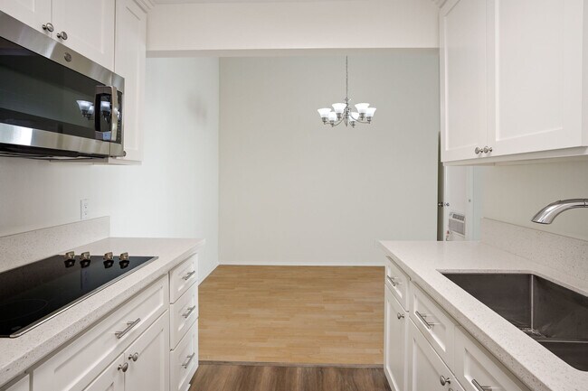 Building Photo - 1916 Clark Ln