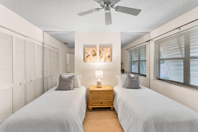 Building Photo - 229 Old Meadow Way