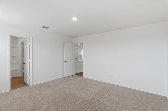 Building Photo - 596 Sormonne Lp