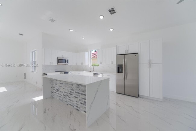 Building Photo - 5290 SW 134th Ave